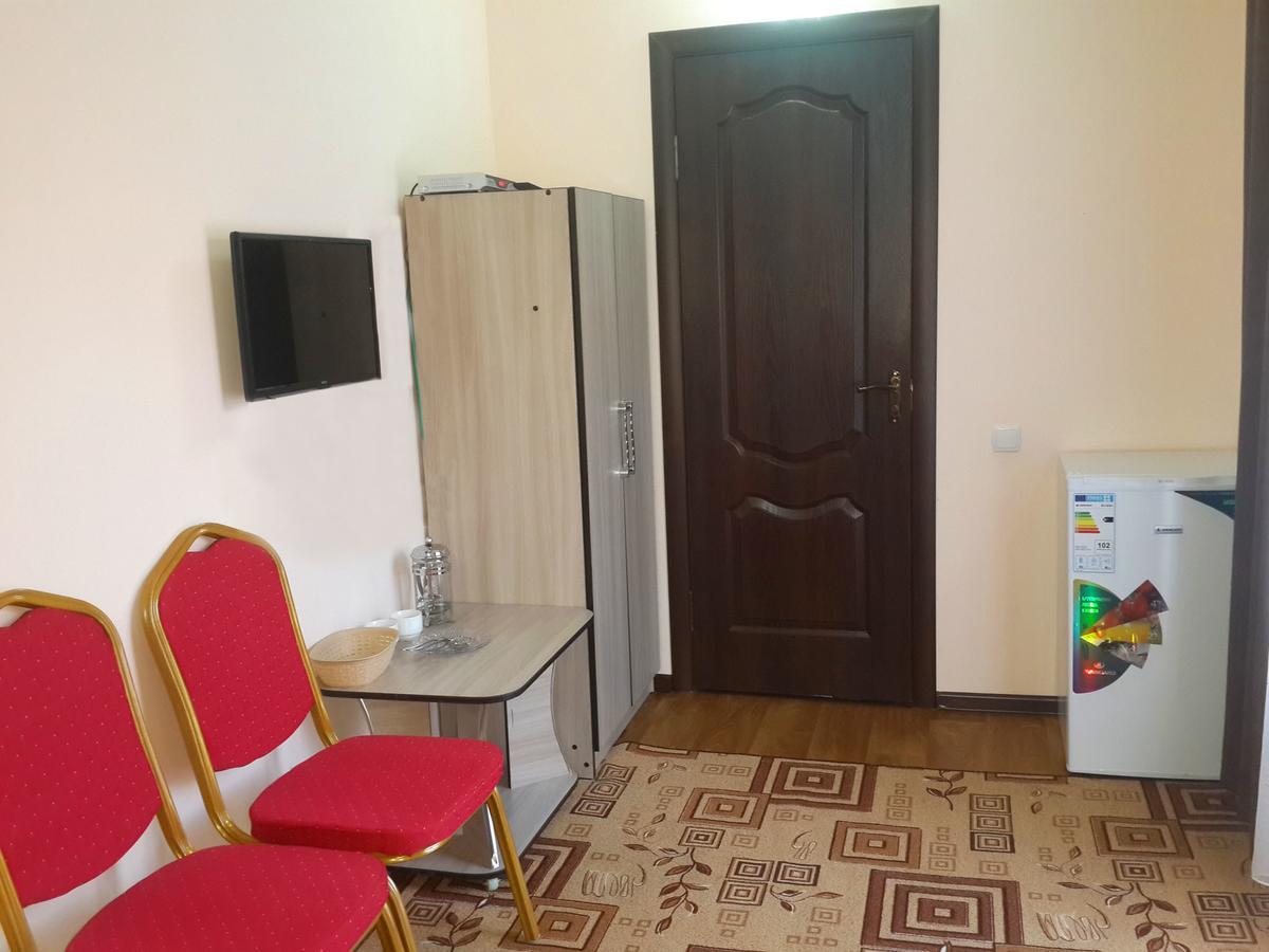 Mini-Pansionat Maksat Cholponata Buitenkant foto
