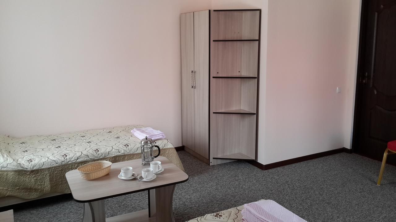 Mini-Pansionat Maksat Cholponata Buitenkant foto