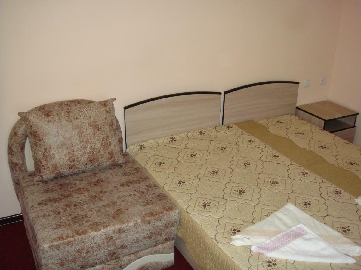 Mini-Pansionat Maksat Cholponata Buitenkant foto