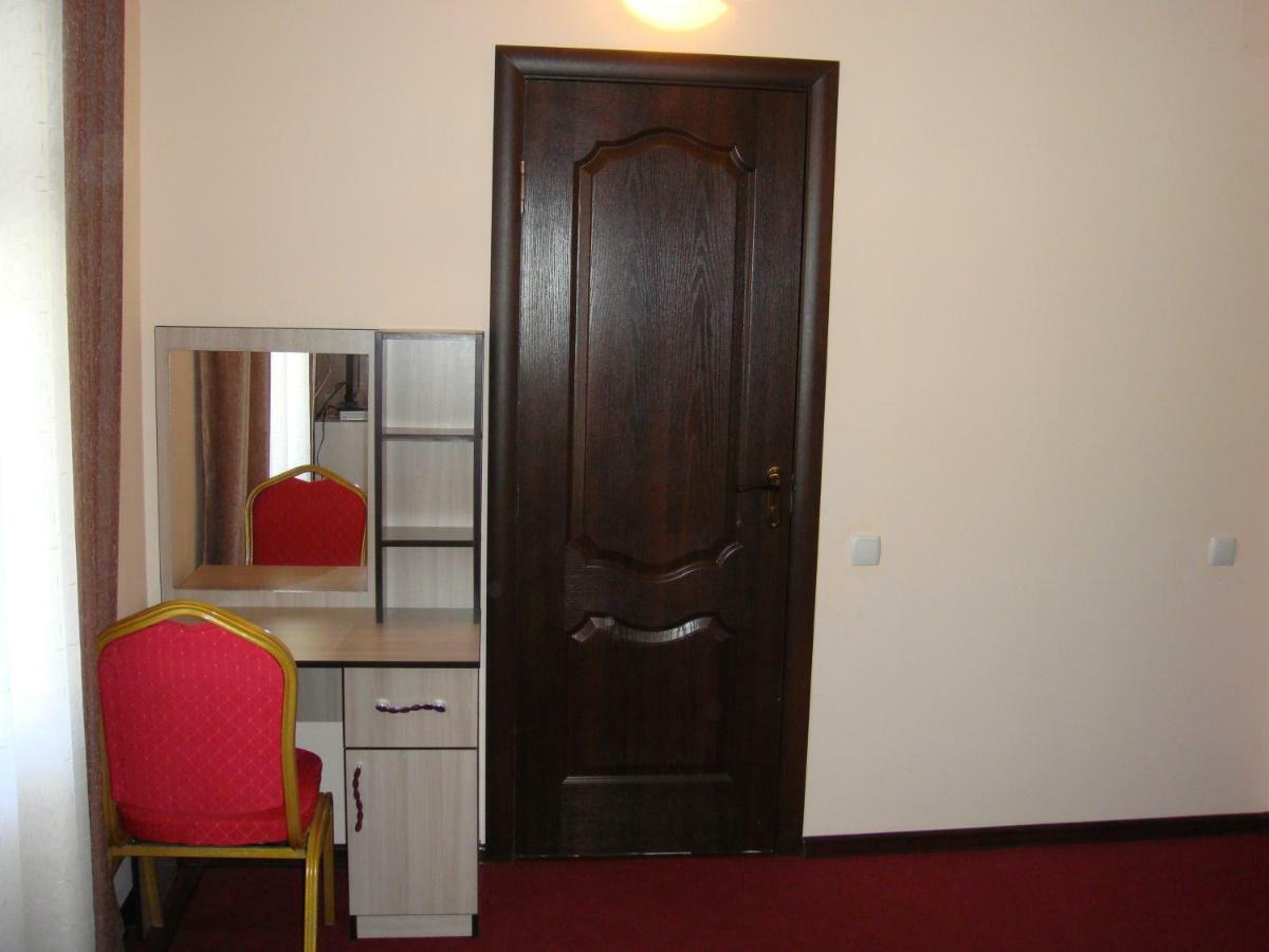 Mini-Pansionat Maksat Cholponata Buitenkant foto